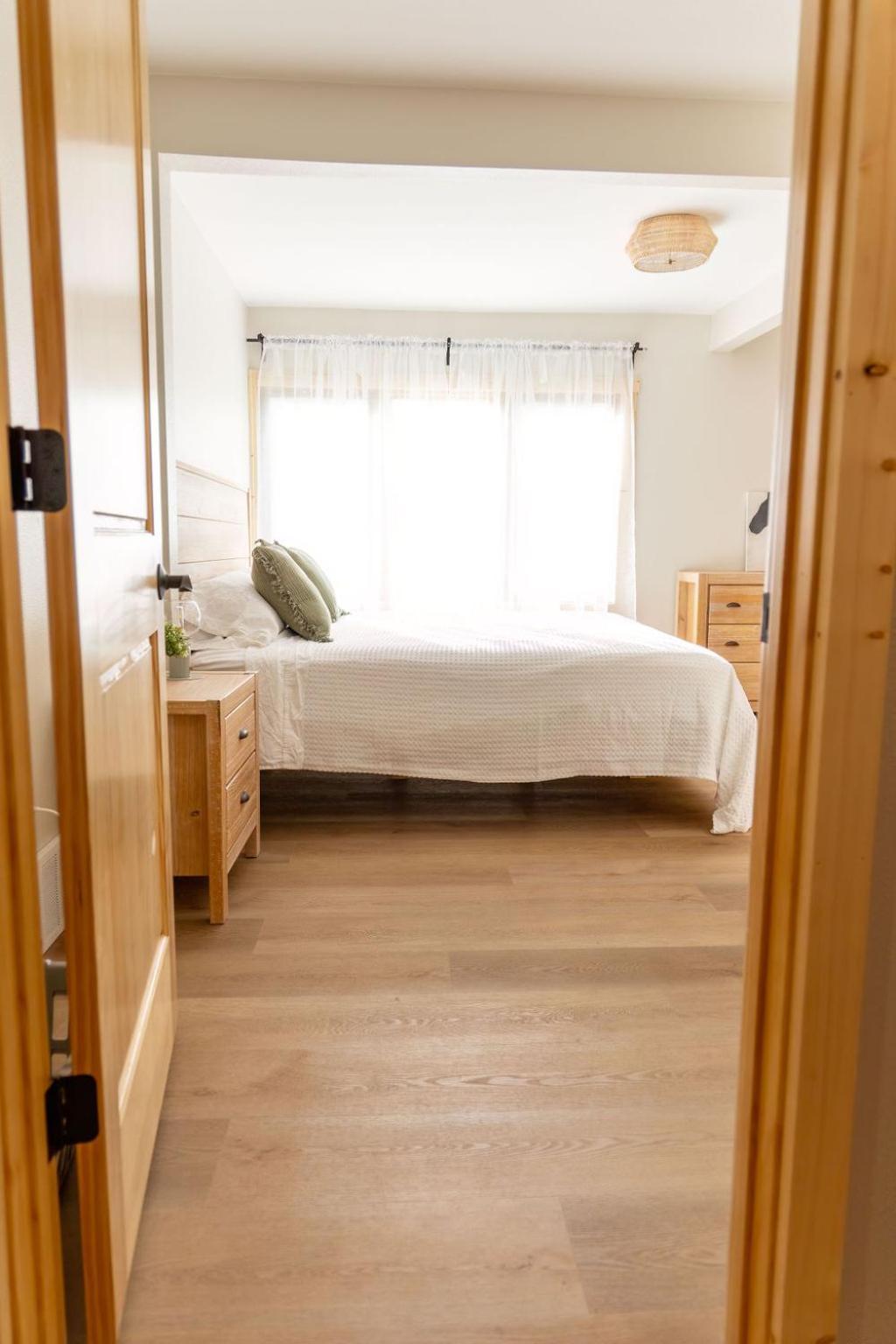 Twelve Pines Resort - South Lodge With Private Pier On Catfish Lake 이글 리버 외부 사진